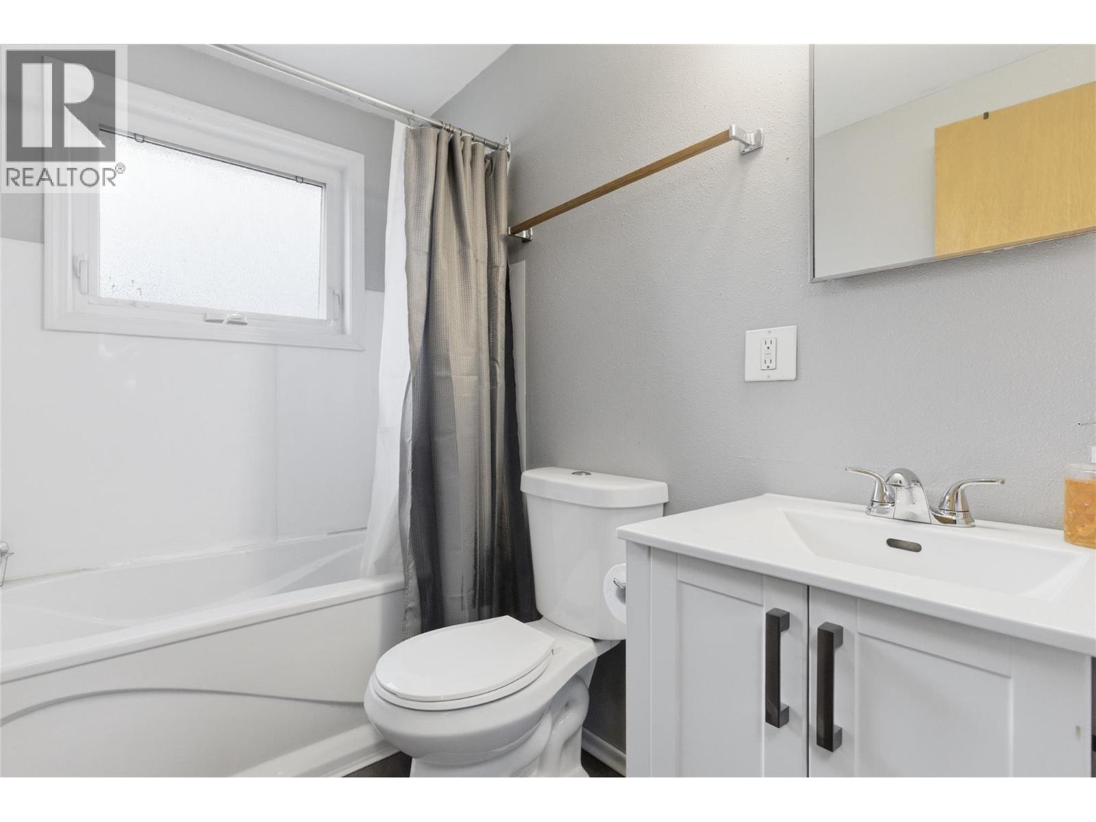421 Tingley Street, Ashcroft, BC - Indoor Photo Showing Bathroom