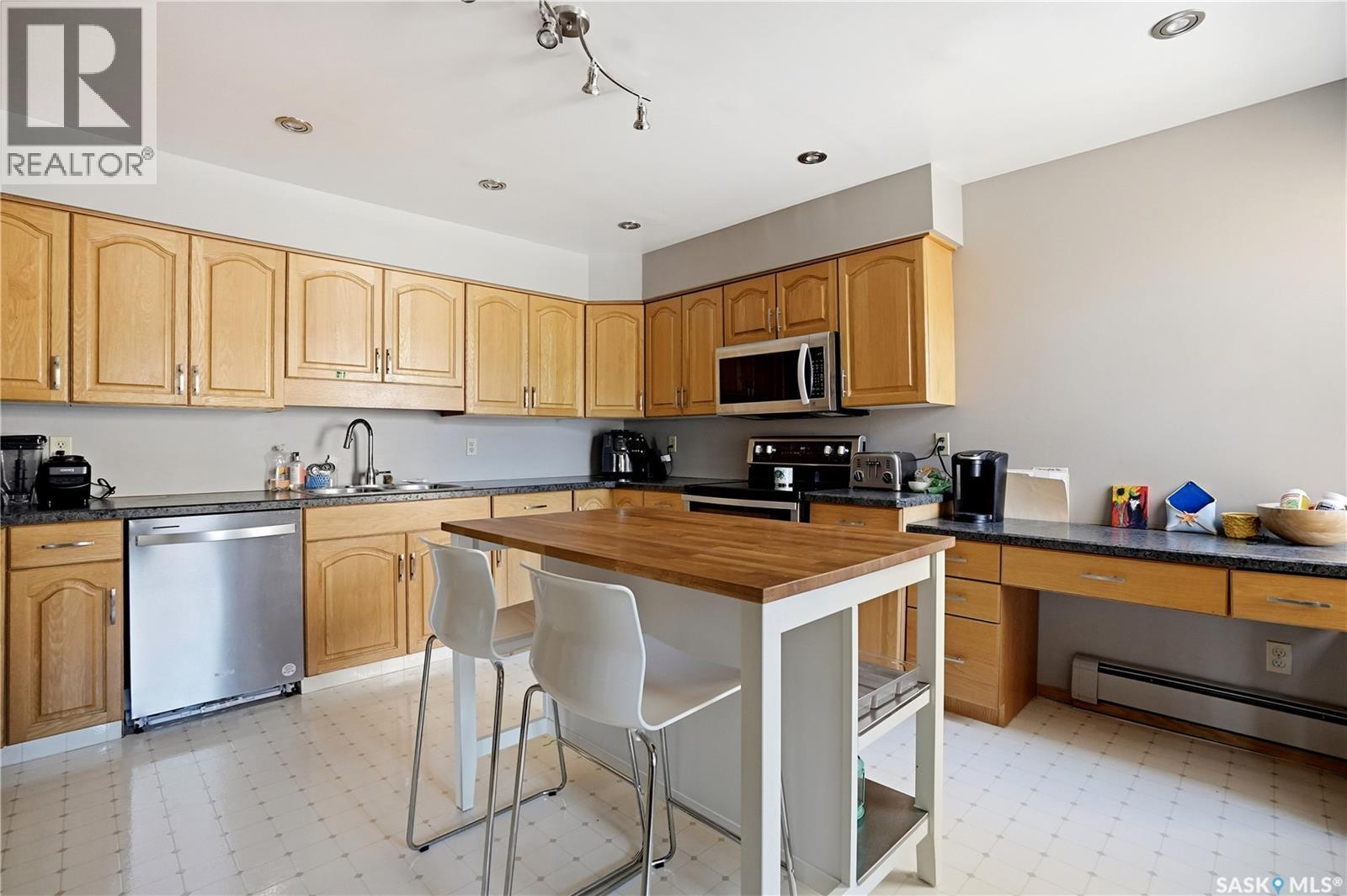 206 2315 Cornwall Street, Regina, SK - Indoor Photo Showing Kitchen With Stainless Steel Kitchen
