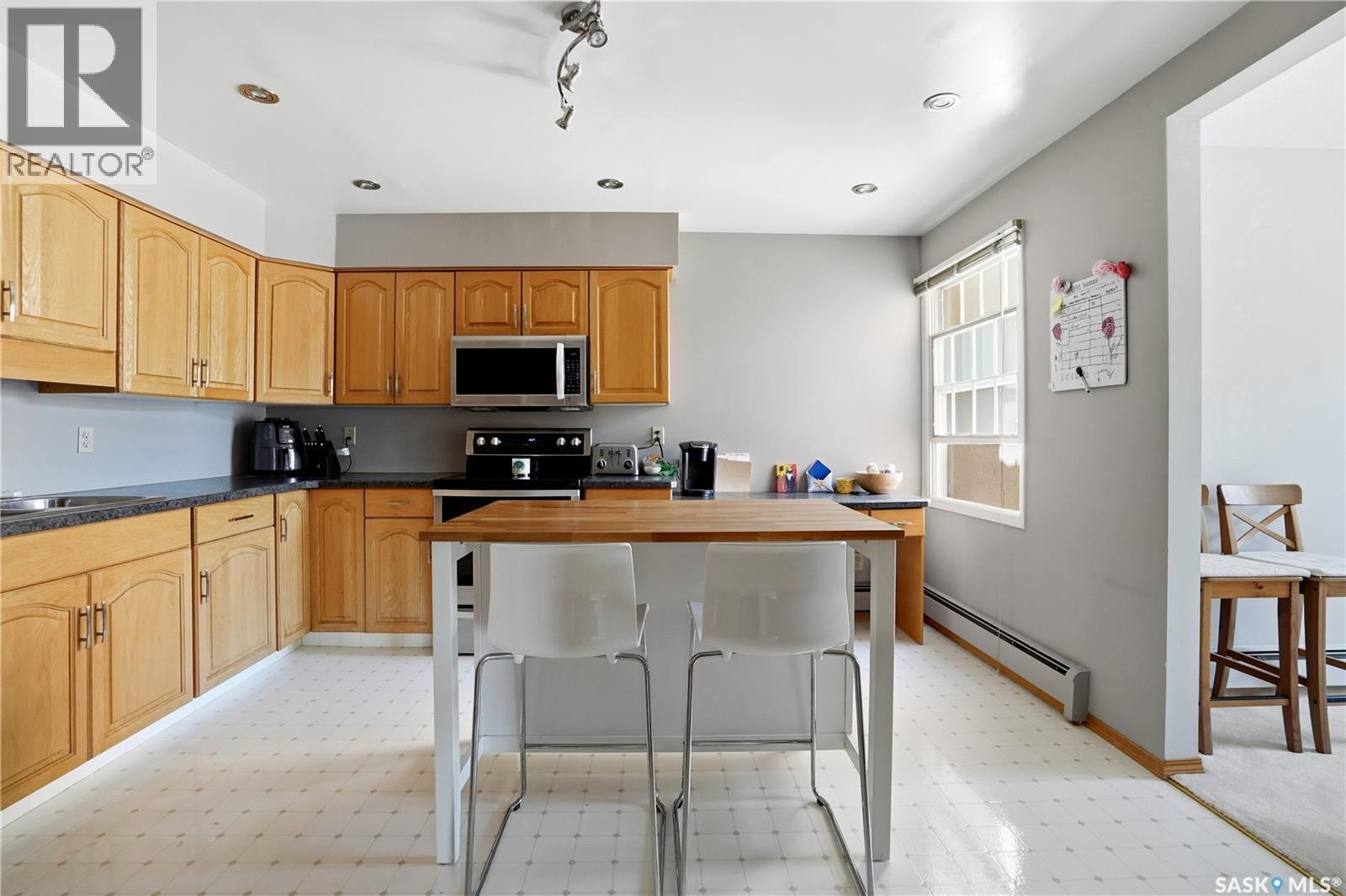206 2315 Cornwall Street, Regina, SK - Indoor Photo Showing Kitchen