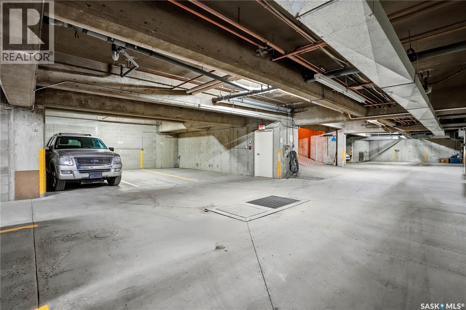 206 2315 Cornwall Street, Regina, SK - Indoor Photo Showing Garage