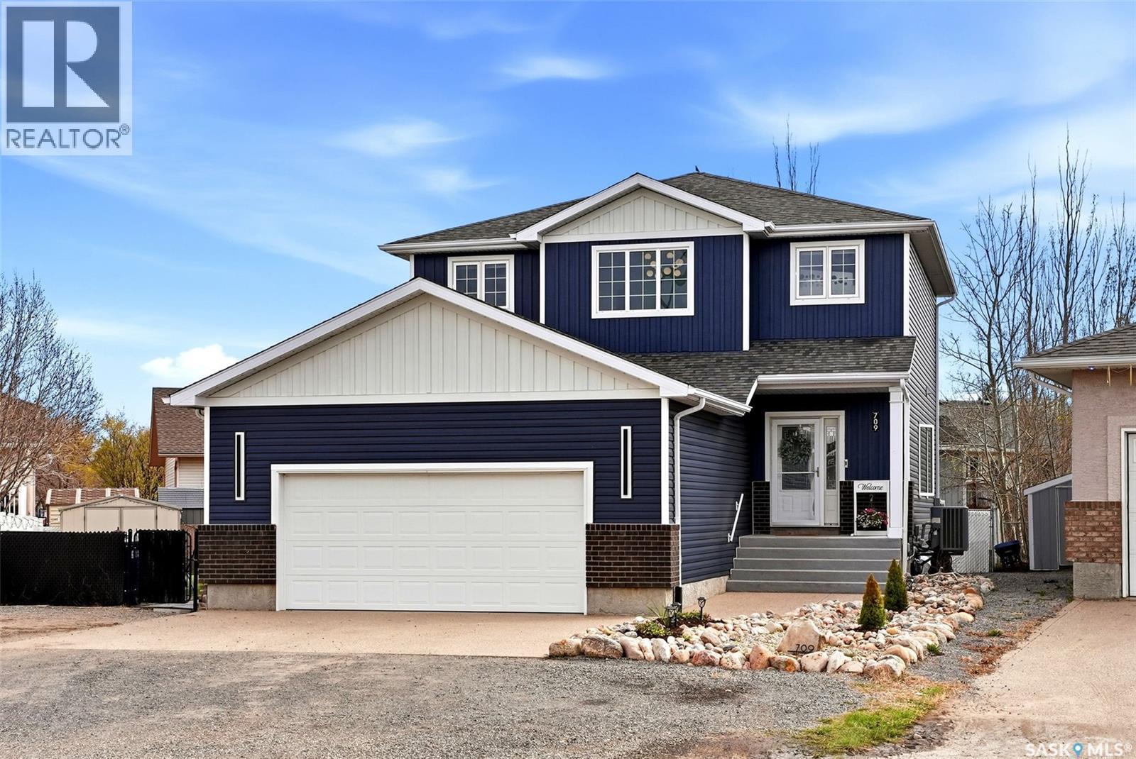 709 Aspen Crescent, Pilot Butte, SK - Outdoor With Facade