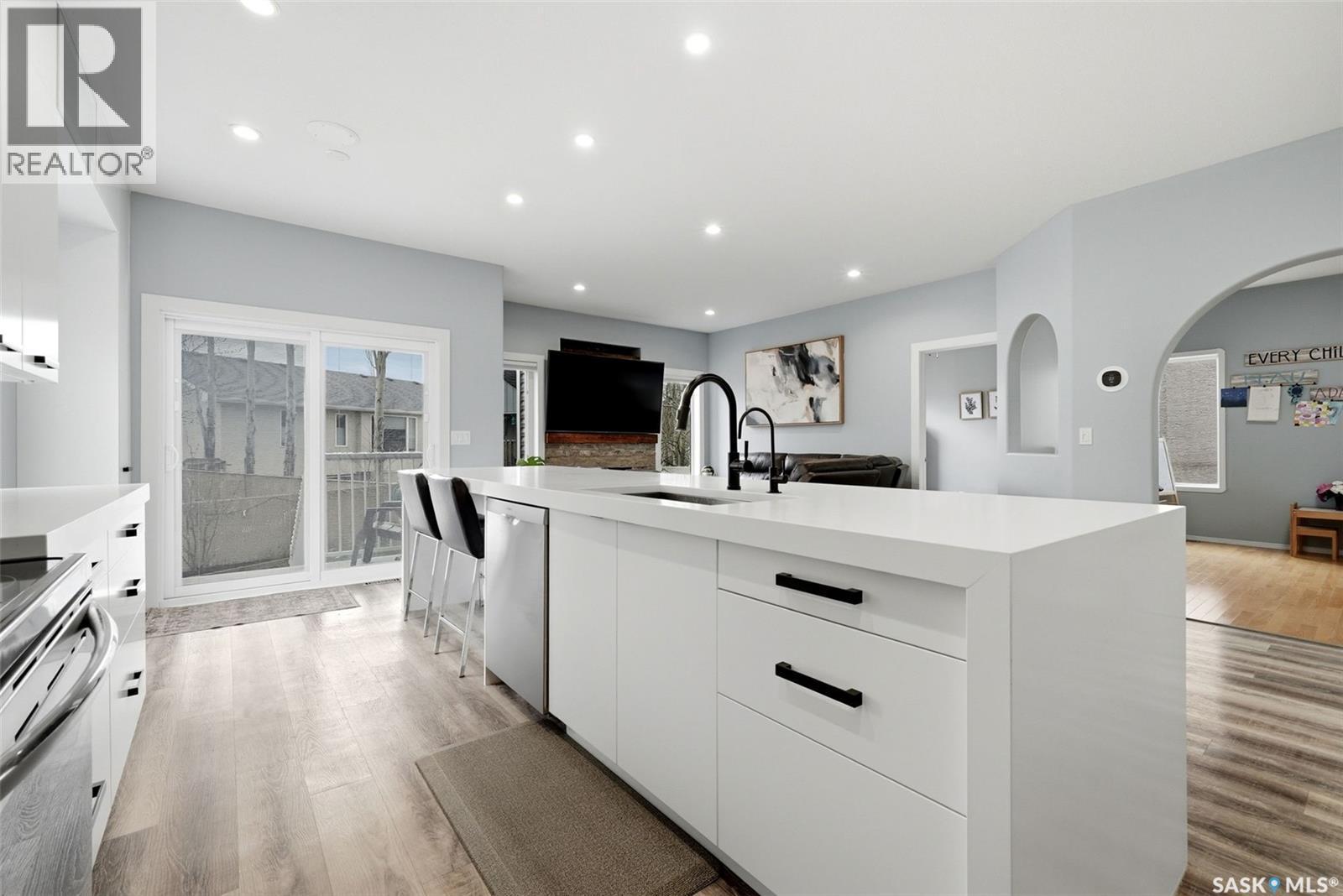 709 Aspen Crescent, Pilot Butte, SK - Indoor Photo Showing Kitchen