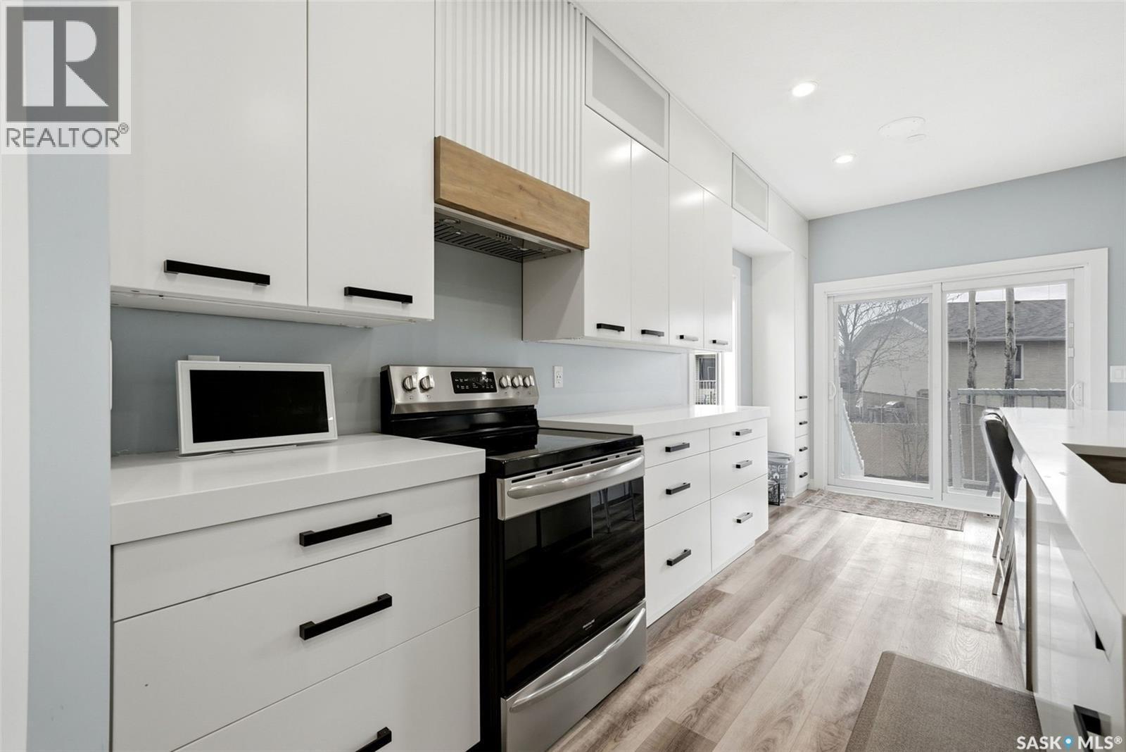 709 Aspen Crescent, Pilot Butte, SK - Indoor Photo Showing Kitchen With Upgraded Kitchen