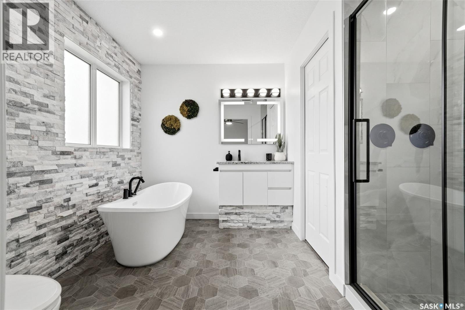 709 Aspen Crescent, Pilot Butte, SK - Indoor Photo Showing Bathroom