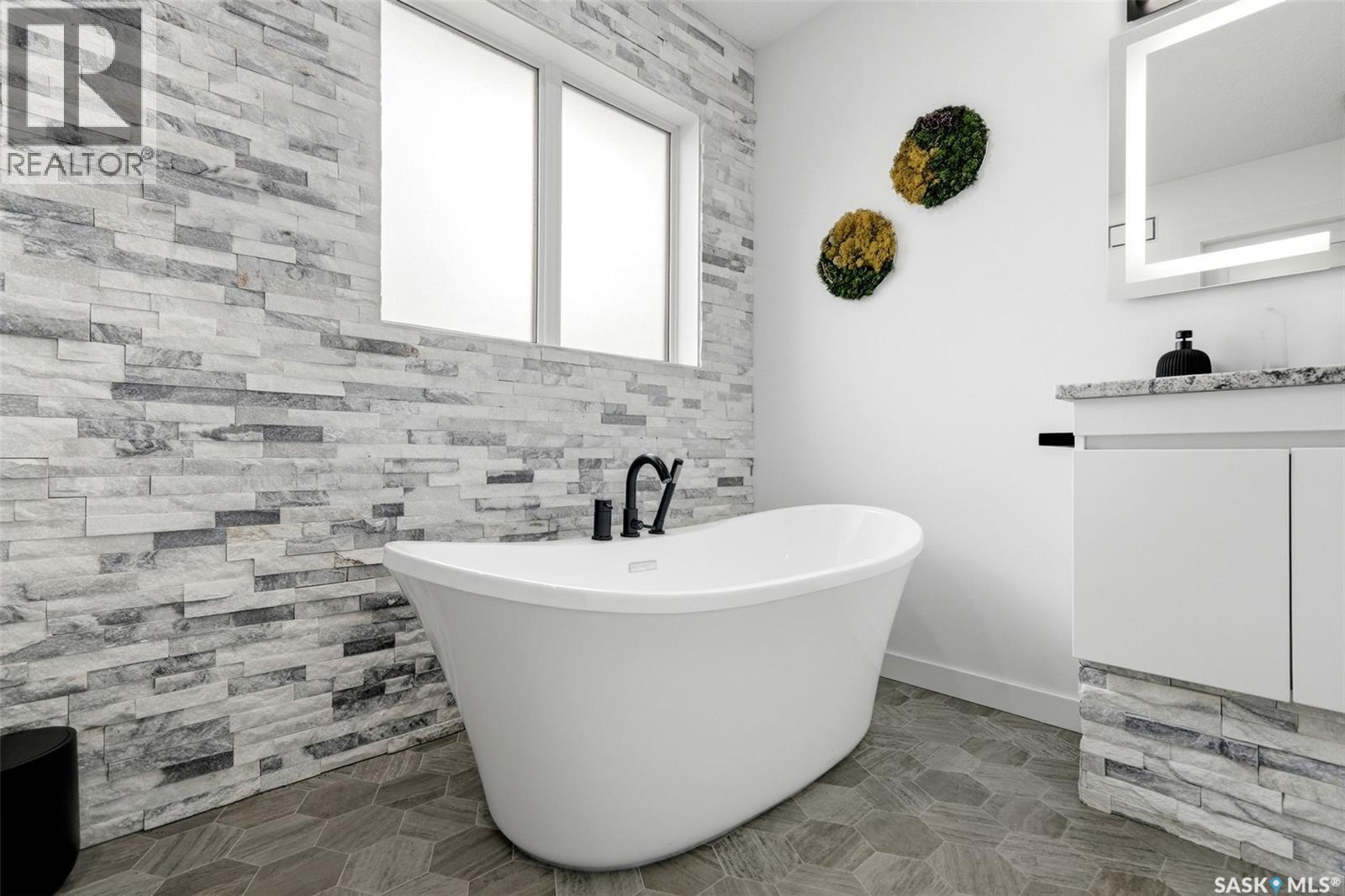 709 Aspen Crescent, Pilot Butte, SK - Indoor Photo Showing Bathroom