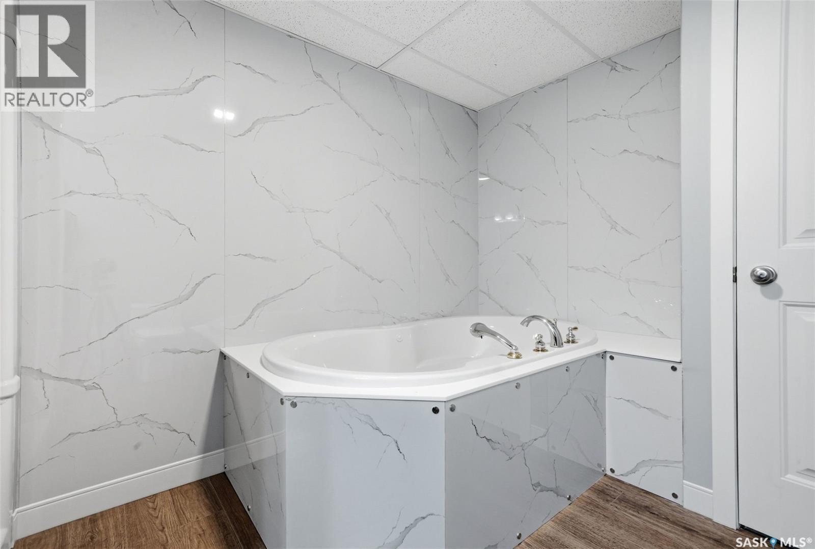 709 Aspen Crescent, Pilot Butte, SK - Indoor Photo Showing Bathroom