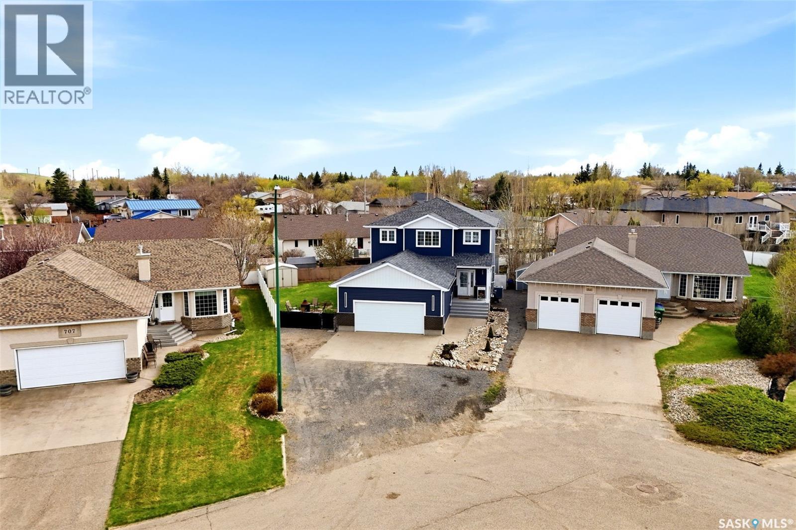 709 Aspen Crescent, Pilot Butte, SK - Outdoor With Facade