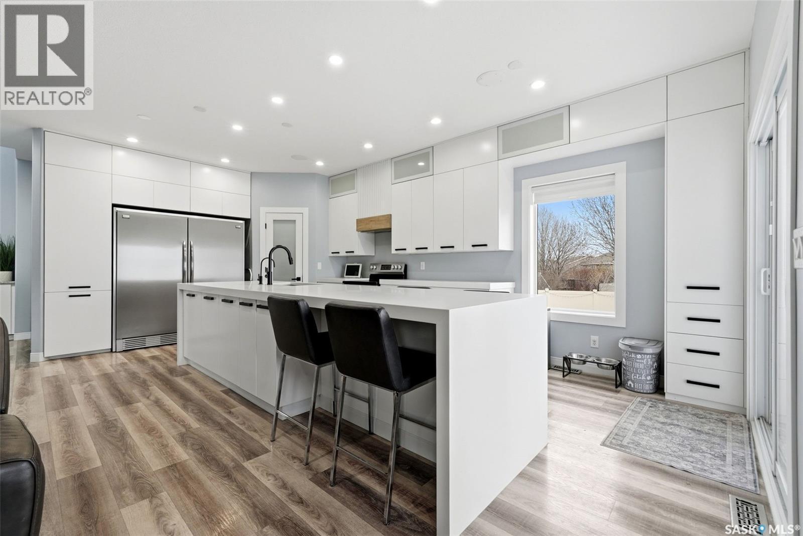 709 Aspen Crescent, Pilot Butte, SK - Indoor Photo Showing Kitchen With Upgraded Kitchen