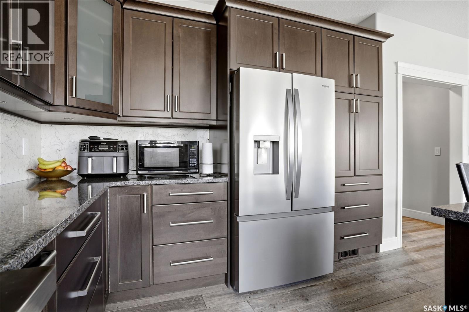 4868 Wright Road, Regina, SK - Indoor Photo Showing Kitchen With Stainless Steel Kitchen