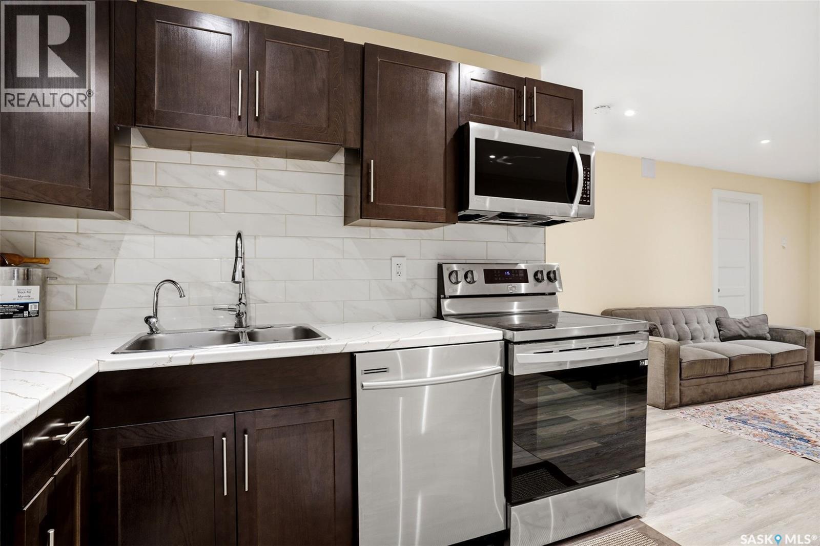 4868 Wright Road, Regina, SK - Indoor Photo Showing Kitchen With Double Sink With Upgraded Kitchen