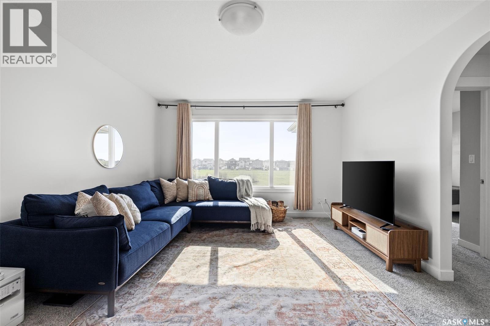 5018 Padwick Road, Regina, SK - Indoor Photo Showing Living Room