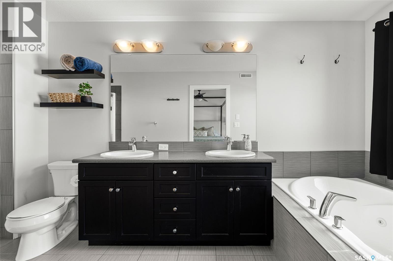 5018 Padwick Road, Regina, SK - Indoor Photo Showing Bathroom