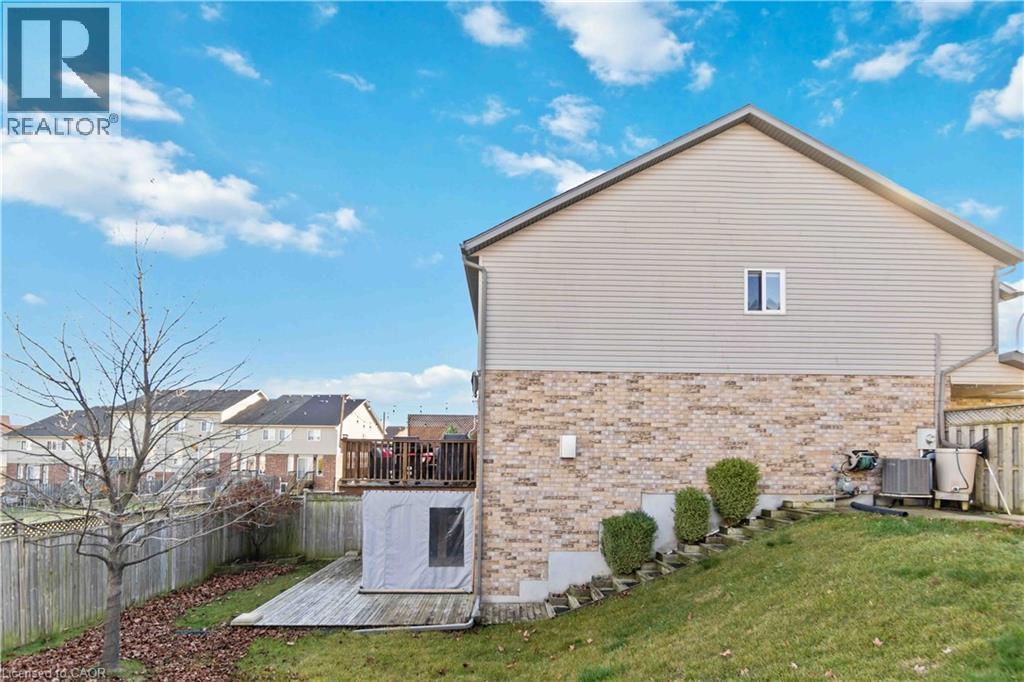 27 Red Clover Crescent, Kitchener, ON - Outdoor
