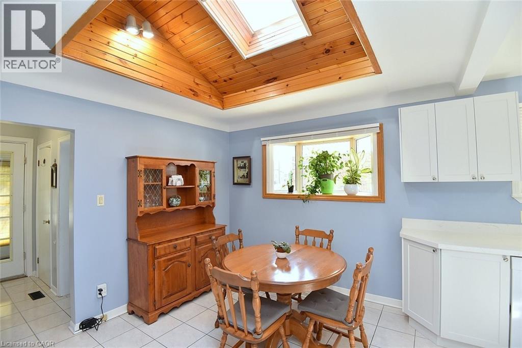 10 Alderney Avenue, Hamilton, ON - Indoor Photo Showing Dining Room