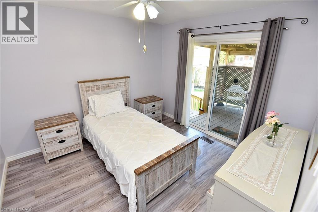 10 Alderney Avenue, Hamilton, ON - Indoor Photo Showing Bedroom