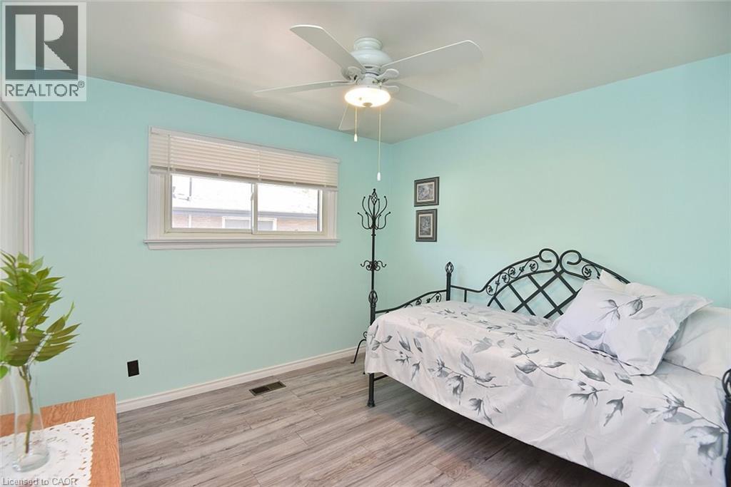 10 Alderney Avenue, Hamilton, ON - Indoor Photo Showing Bedroom