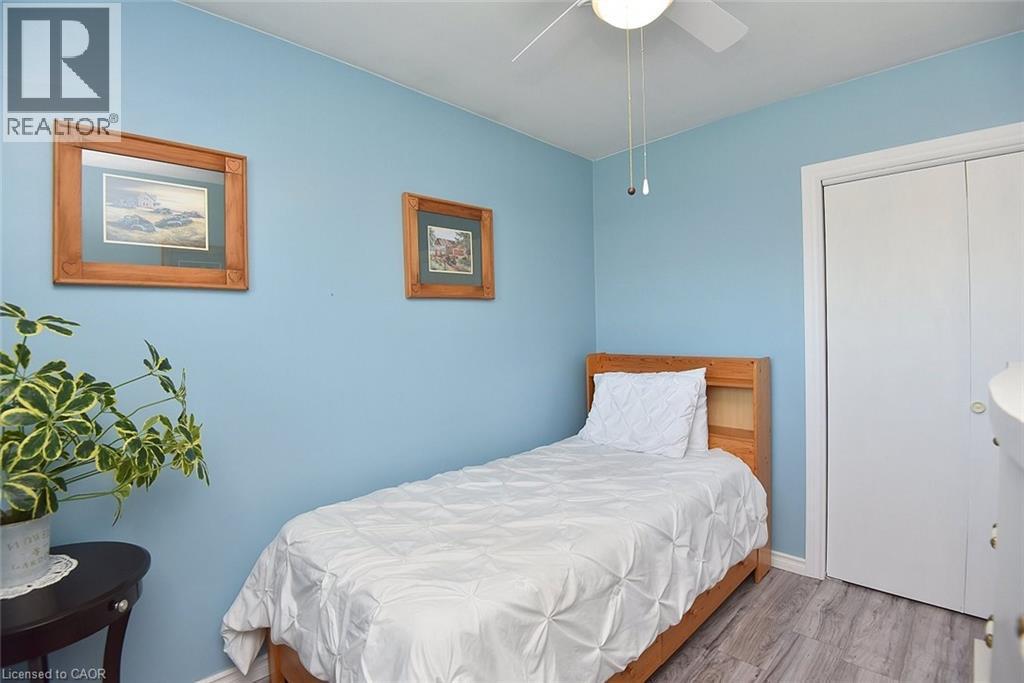 10 Alderney Avenue, Hamilton, ON - Indoor Photo Showing Bedroom