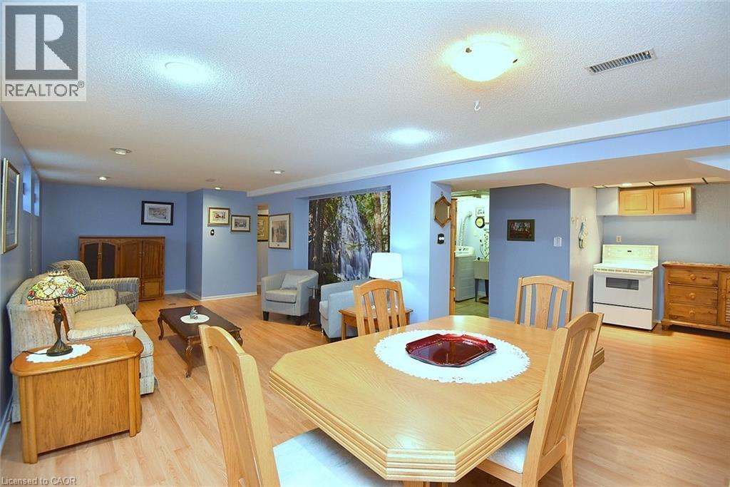 10 Alderney Avenue, Hamilton, ON - Indoor Photo Showing Dining Room