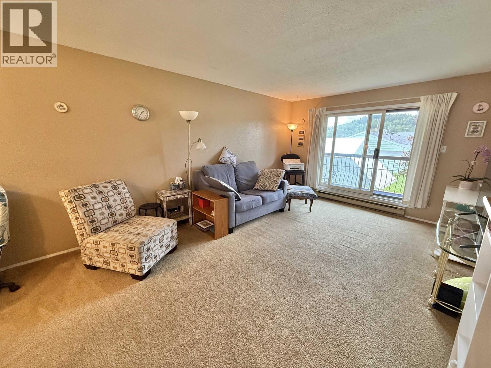 203 398 Roddis Drive, Quesnel, BC - Indoor Photo Showing Living Room