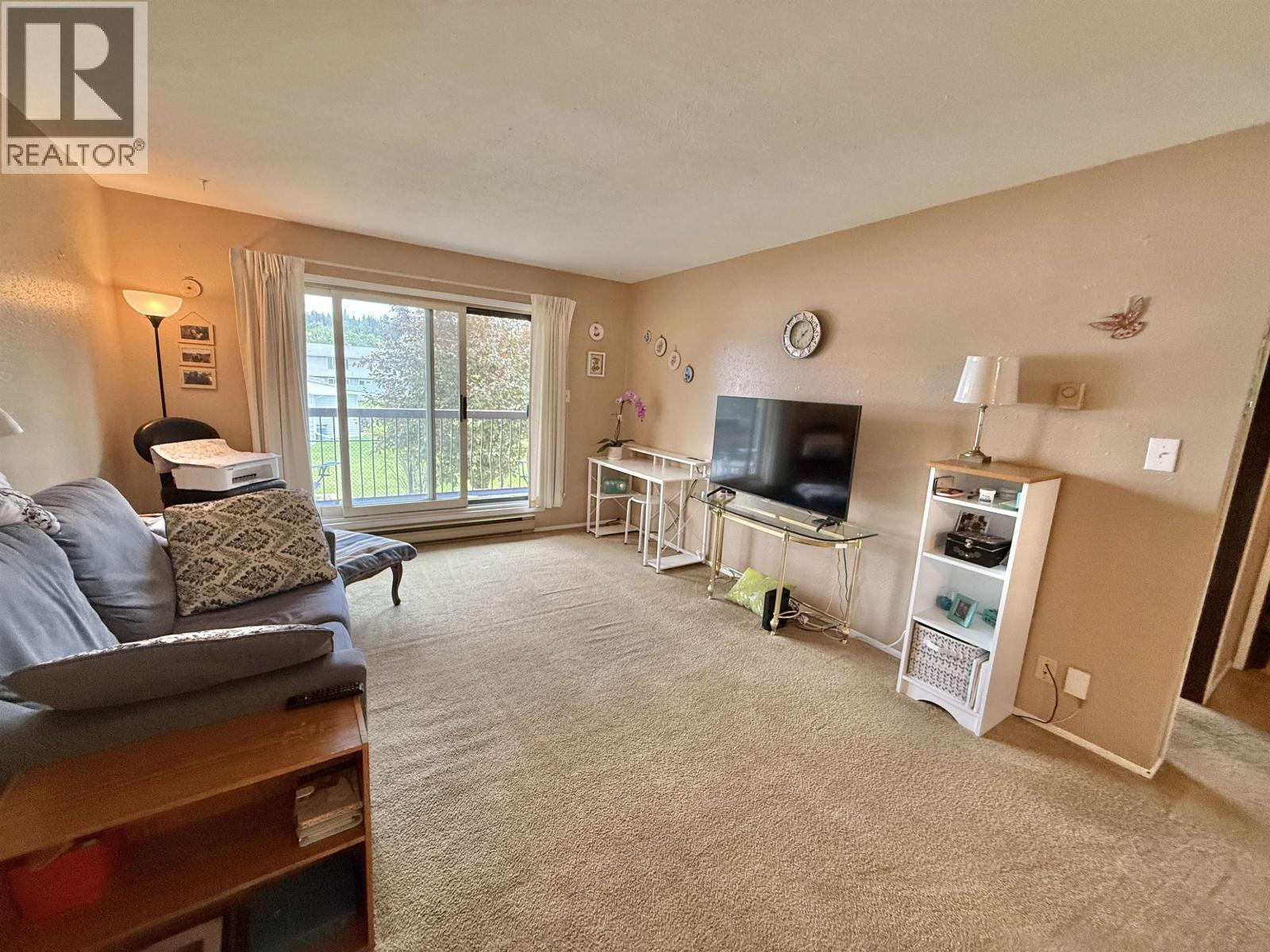 203 398 Roddis Drive, Quesnel, BC - Indoor Photo Showing Living Room