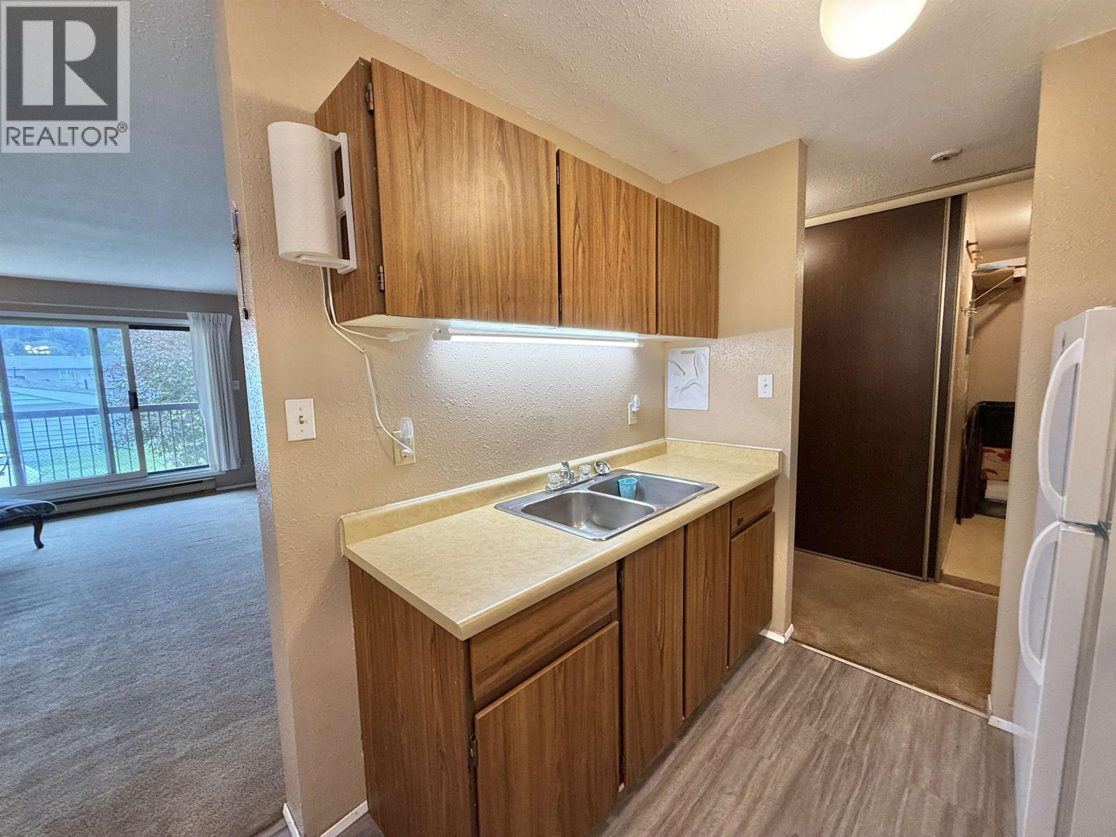 203 398 Roddis Drive, Quesnel, BC - Indoor Photo Showing Kitchen With Double Sink