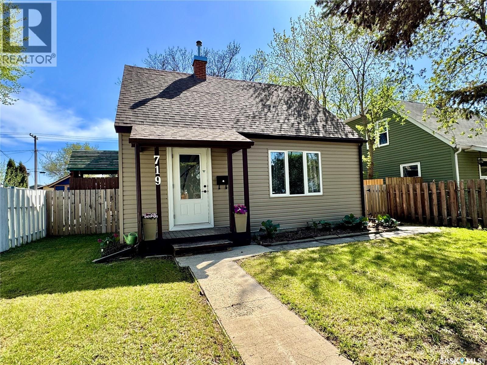 719 4Th Street E, Prince Albert, SK - Outdoor