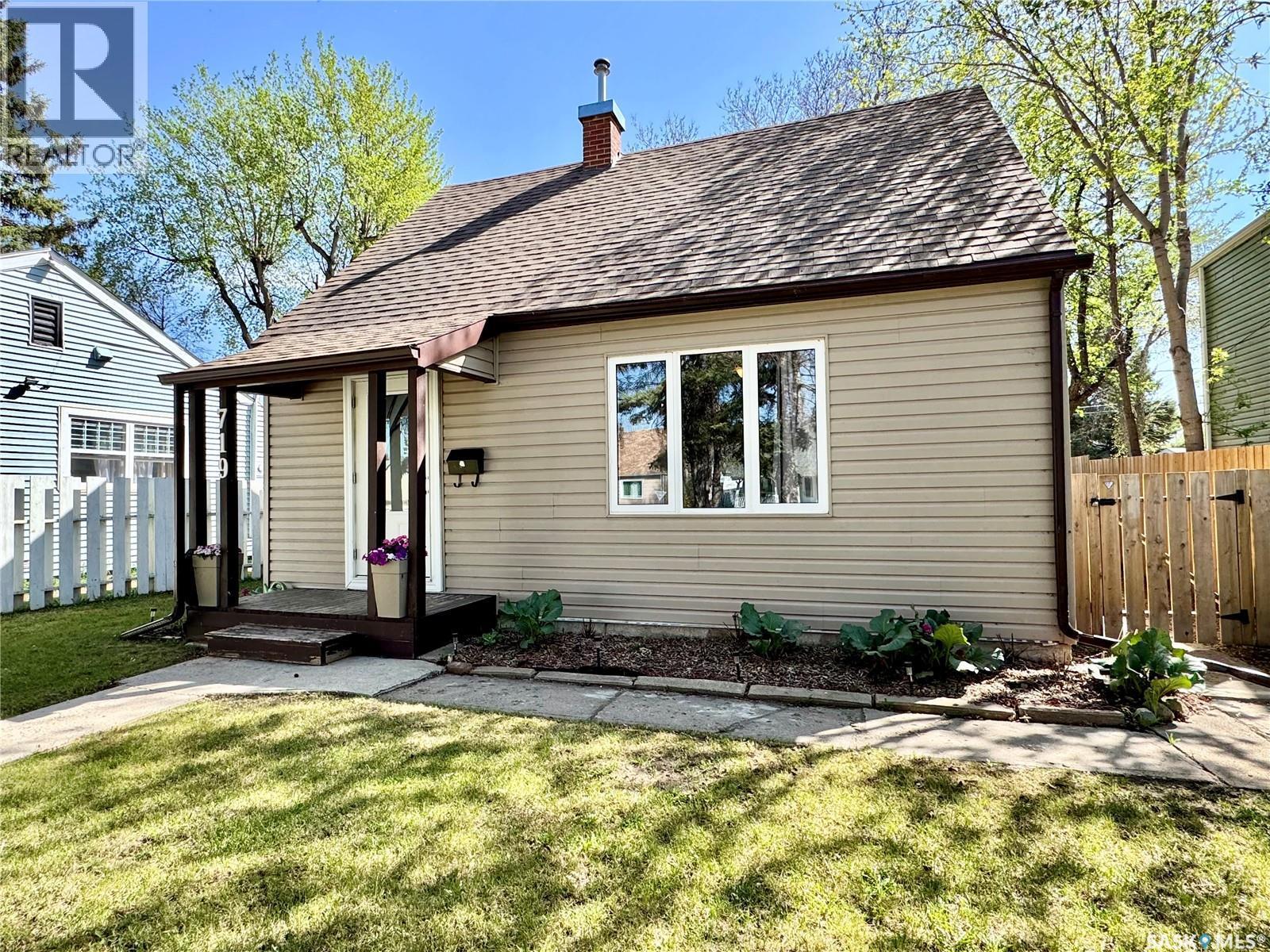 719 4Th Street E, Prince Albert, SK - Outdoor