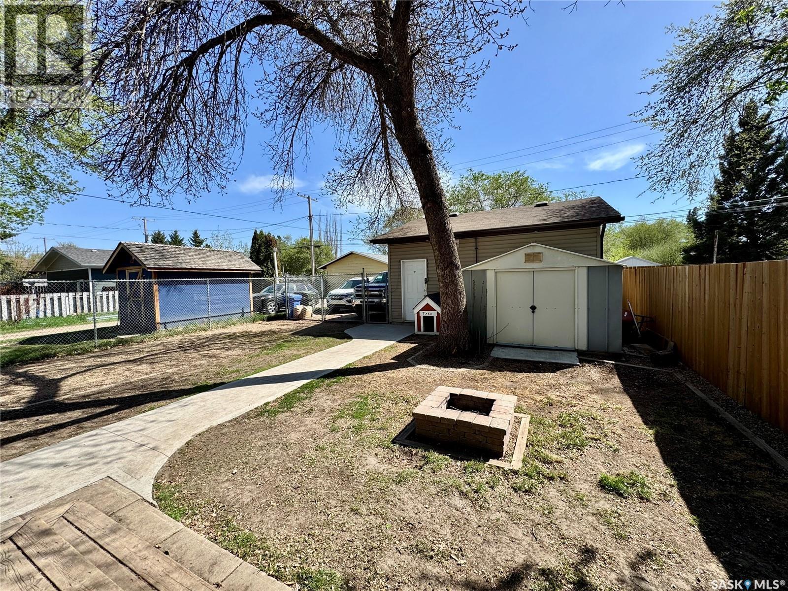 719 4Th Street E, Prince Albert, SK - Outdoor