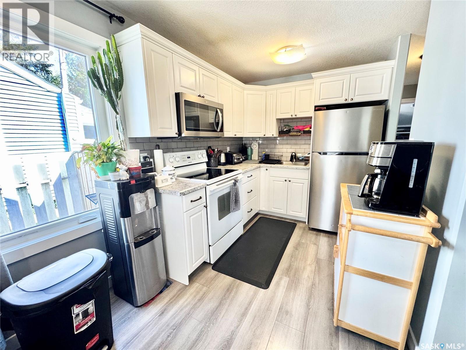 719 4Th Street E, Prince Albert, SK - Indoor Photo Showing Kitchen