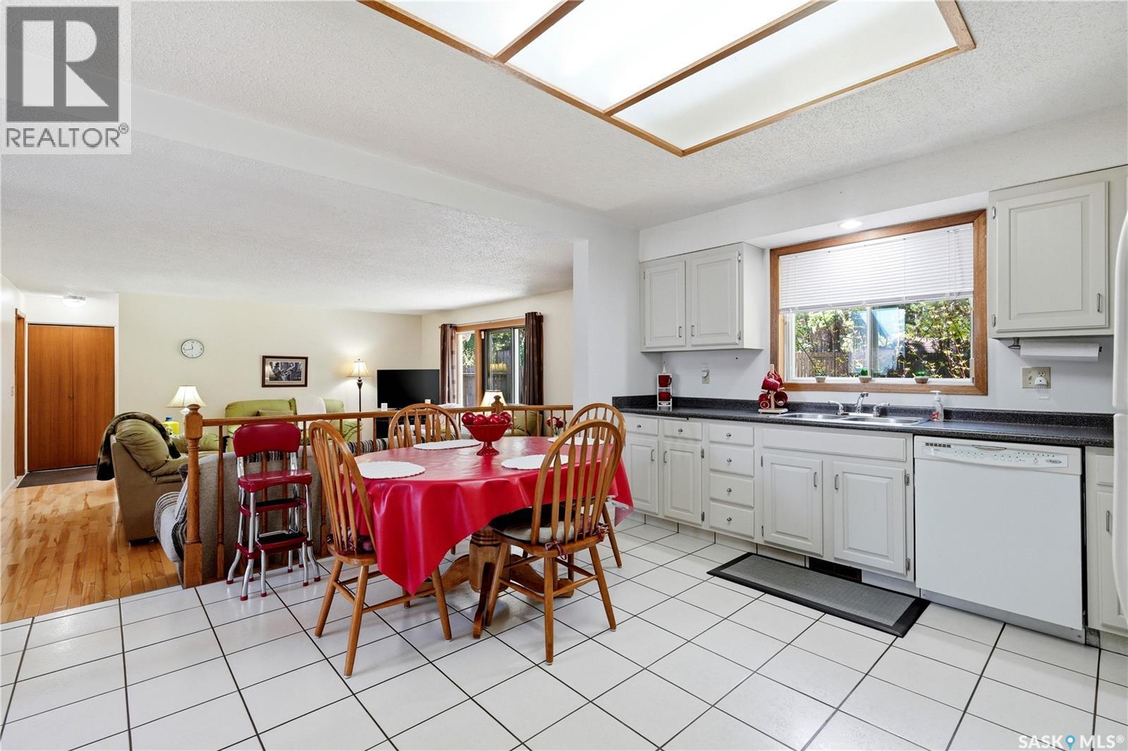 719 Wakaw Terrace, Saskatoon, SK - Indoor