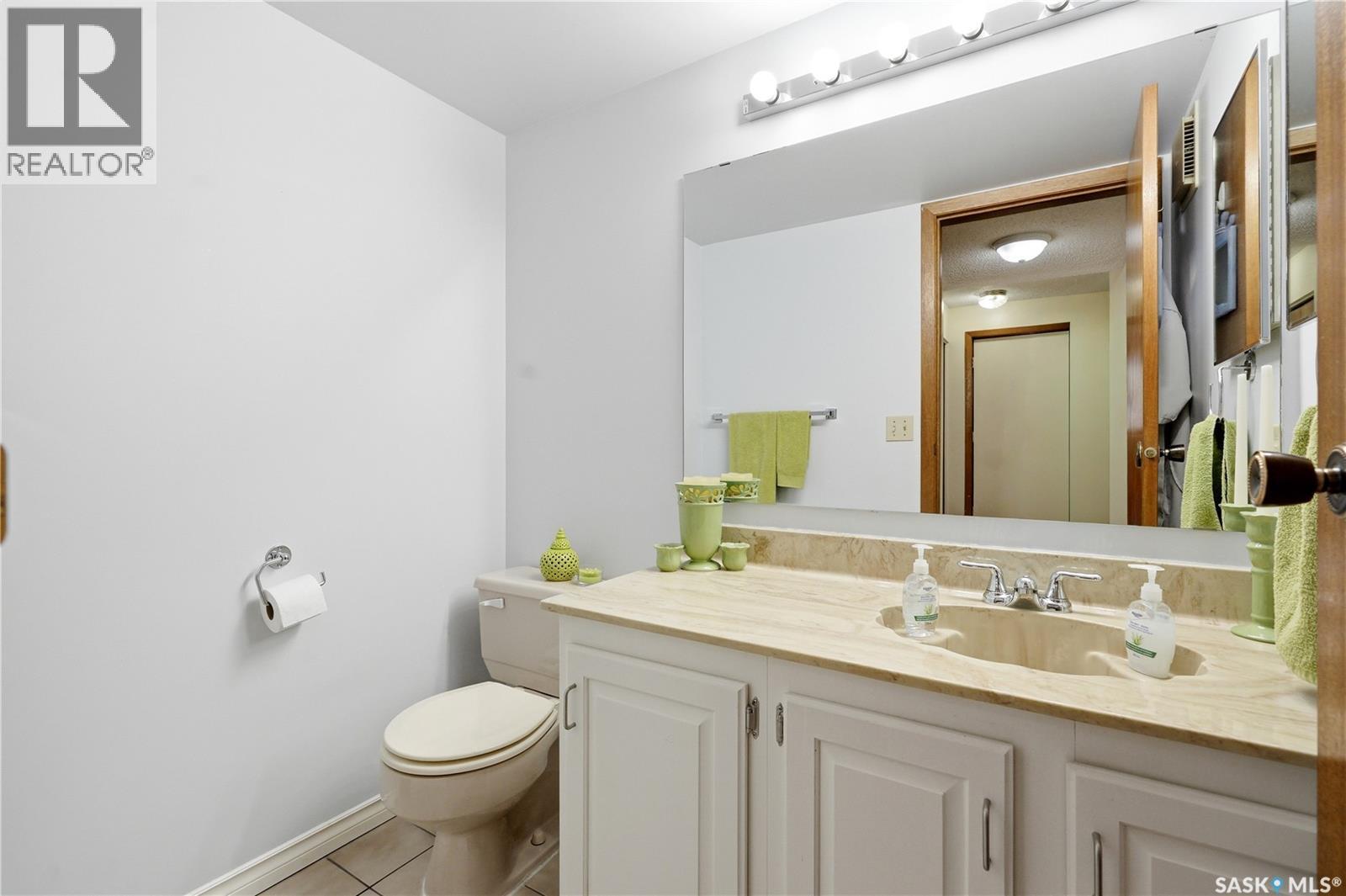 719 Wakaw Terrace, Saskatoon, SK - Indoor Photo Showing Bathroom
