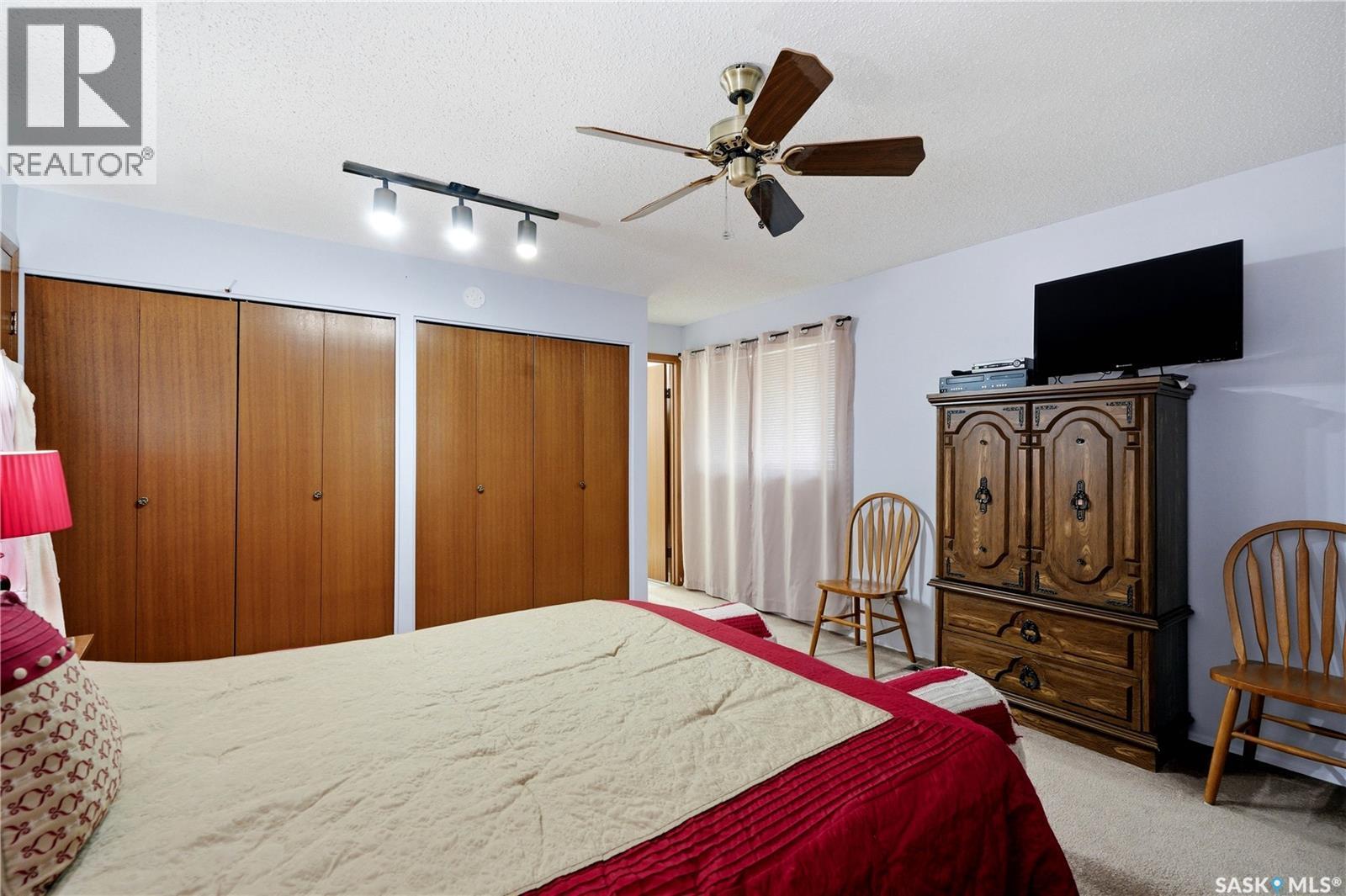 719 Wakaw Terrace, Saskatoon, SK - Indoor Photo Showing Bedroom