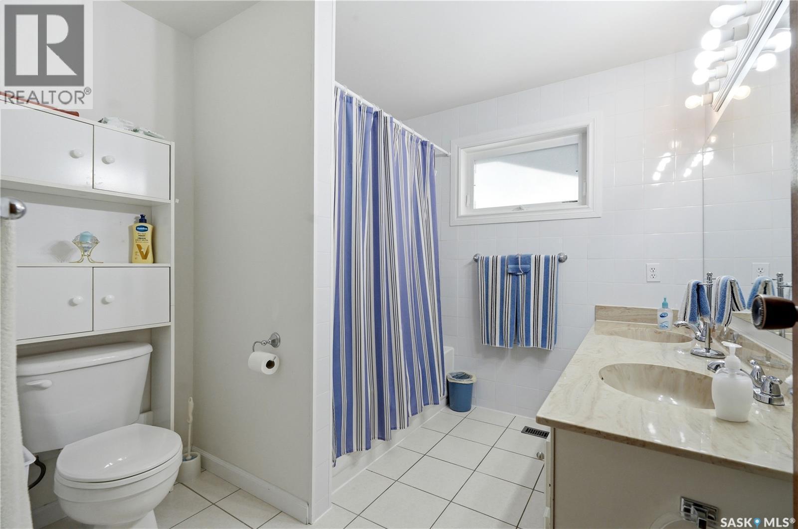 719 Wakaw Terrace, Saskatoon, SK - Indoor Photo Showing Bathroom