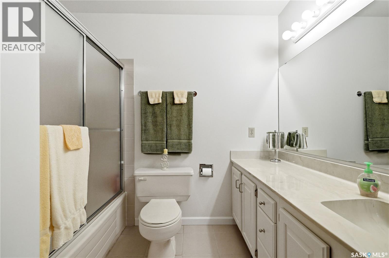719 Wakaw Terrace, Saskatoon, SK - Indoor Photo Showing Bathroom