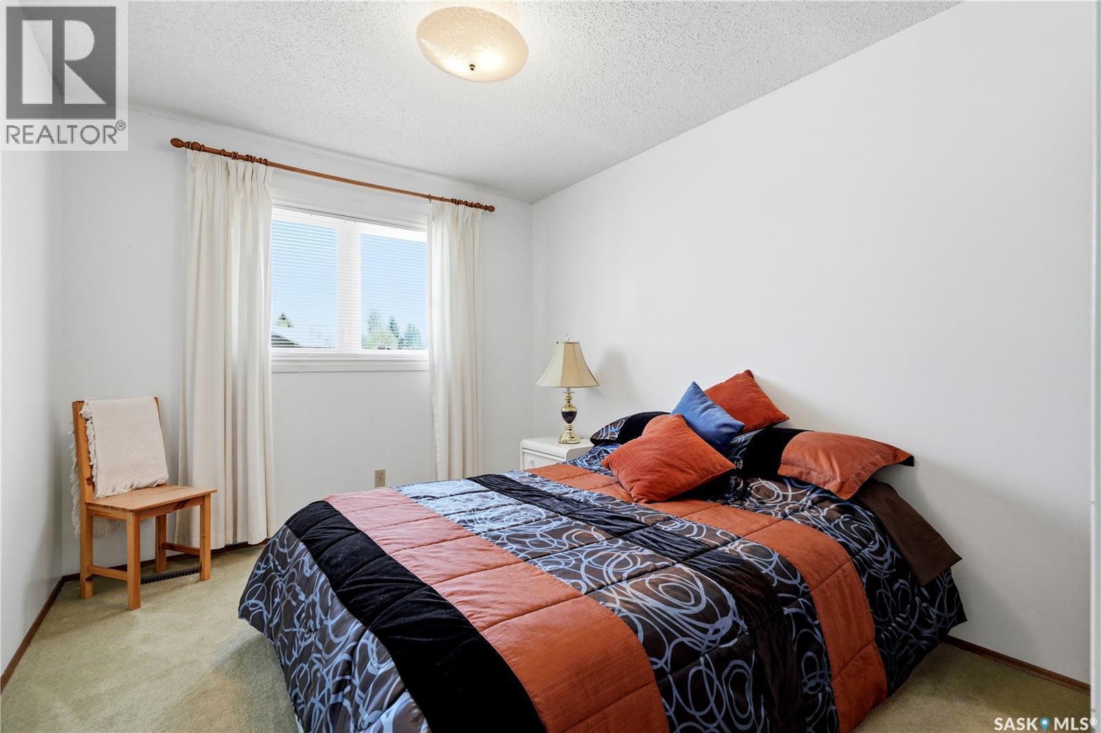 719 Wakaw Terrace, Saskatoon, SK - Indoor Photo Showing Bedroom