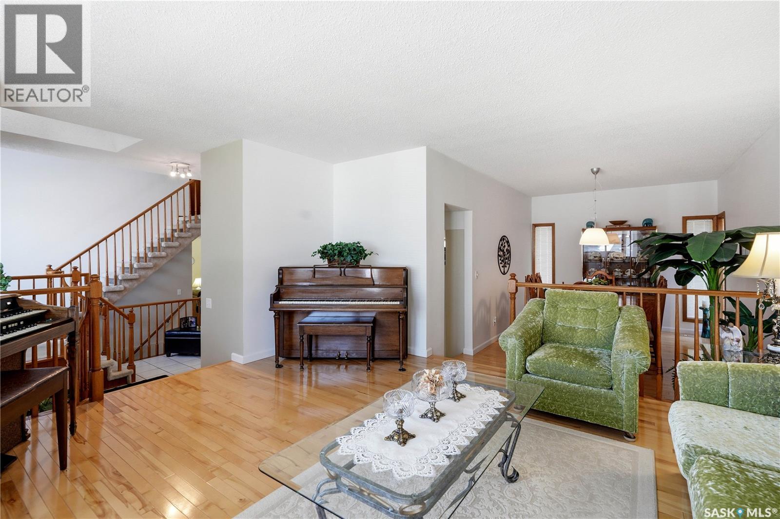 719 Wakaw Terrace, Saskatoon, SK - Indoor Photo Showing Living Room