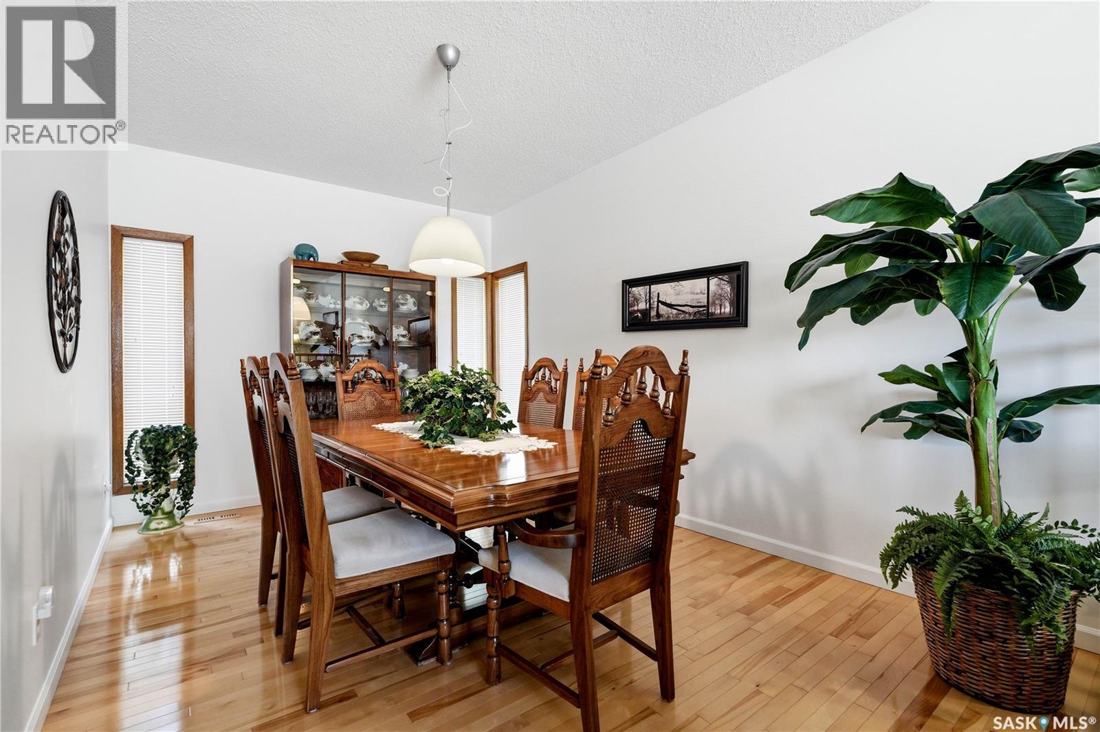 719 Wakaw Terrace, Saskatoon, SK - Indoor Photo Showing Dining Room