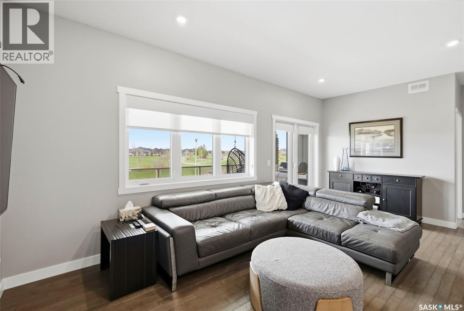 105 542 Pringle Crescent, Saskatoon, SK - Indoor Photo Showing Living Room