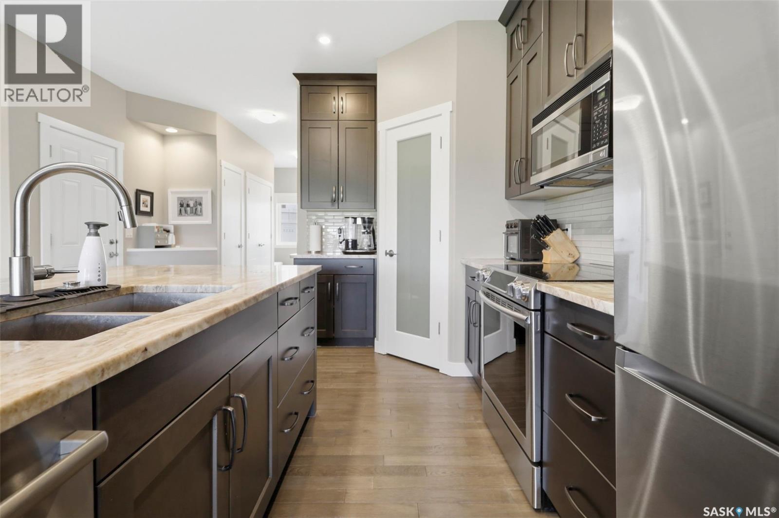 105 542 Pringle Crescent, Saskatoon, SK - Indoor Photo Showing Kitchen With Double Sink With Upgraded Kitchen