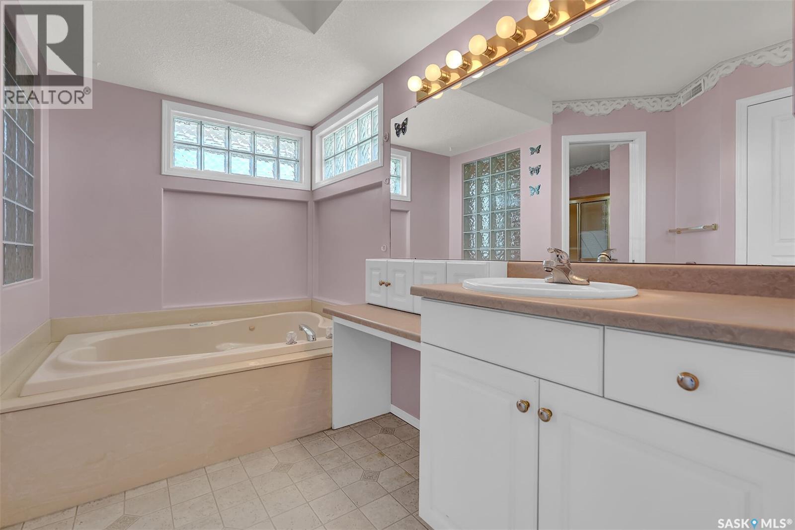 3012 St James Crescent, Regina, SK