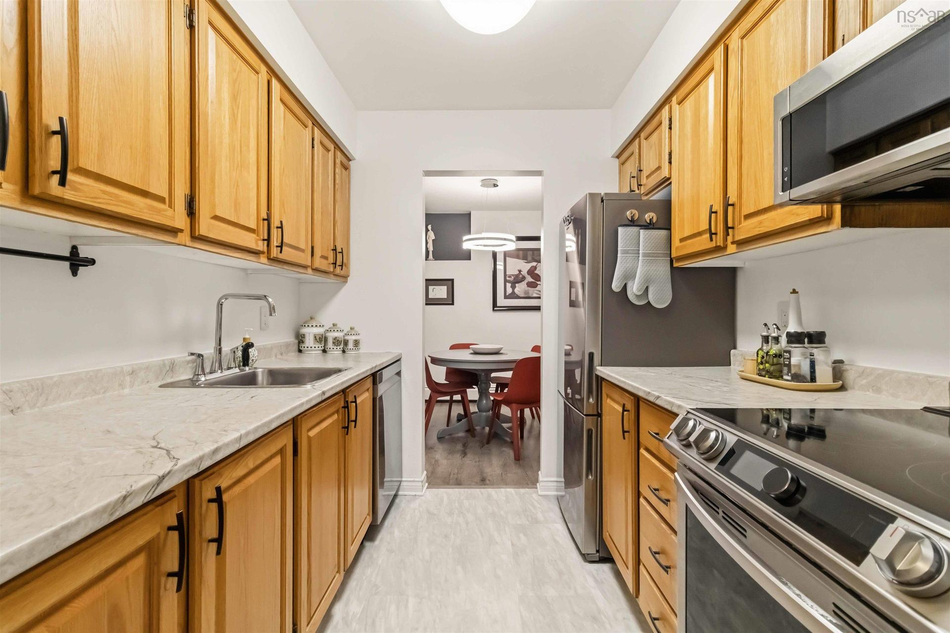 4 41 Moirs Mill Road, Bedford, NS - Indoor Photo Showing Kitchen