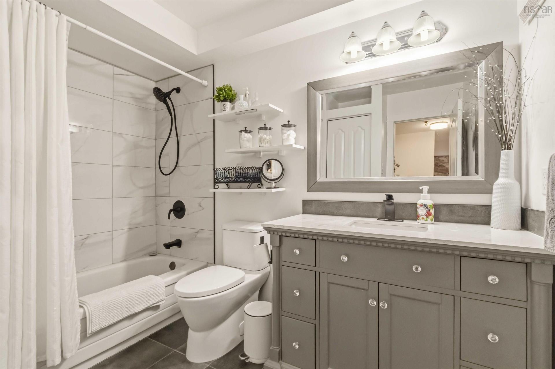 4 41 Moirs Mill Road, Bedford, NS - Indoor Photo Showing Bathroom