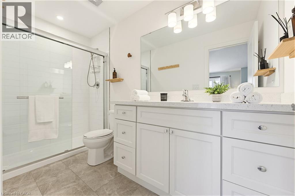 Primary ensuite - 65 Turner Avenue, Kitchener, ON