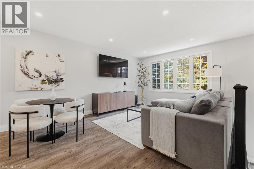 62 Bechtel Drive, Kitchener, ON - Indoor Photo Showing Living Room
