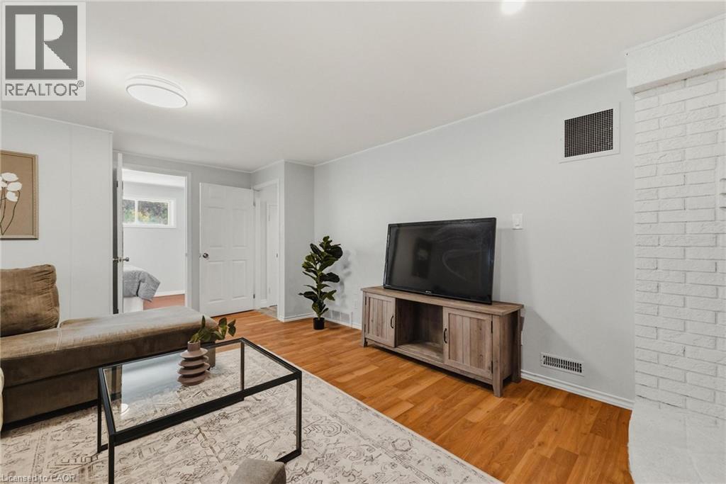 62 Bechtel Drive, Kitchener, ON - Indoor Photo Showing Living Room