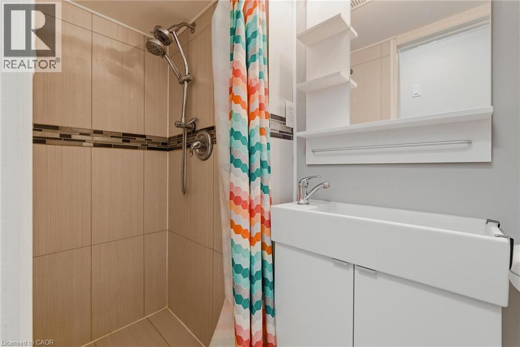 62 Bechtel Drive, Kitchener, ON - Indoor Photo Showing Bathroom