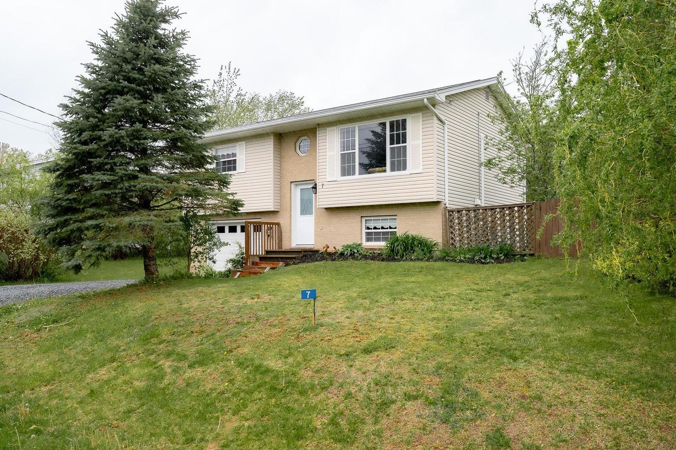 7 Daun Avenue, Enfield, NS