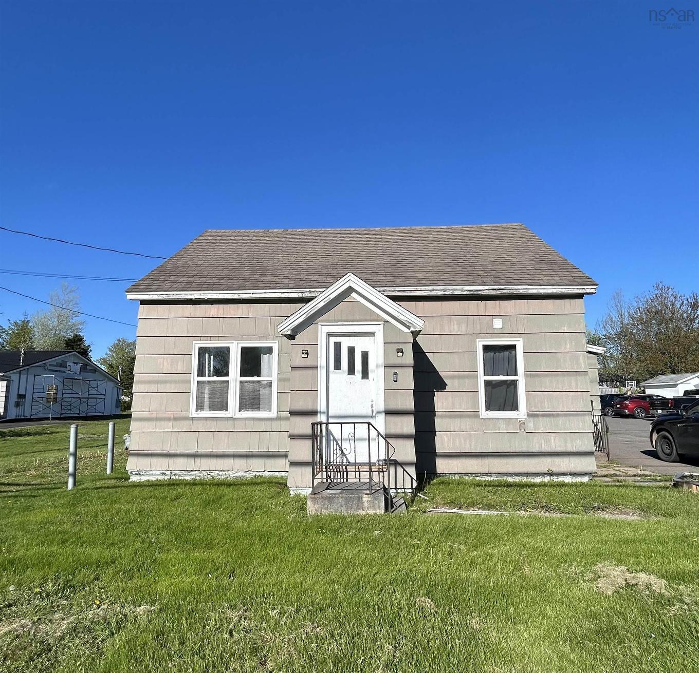 24 South Albion Street, Amherst, NS