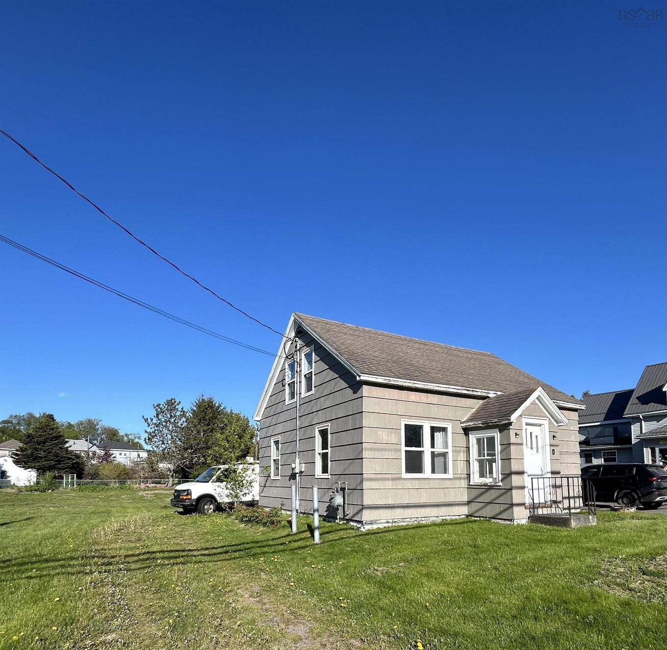 24 South Albion Street, Amherst, NS