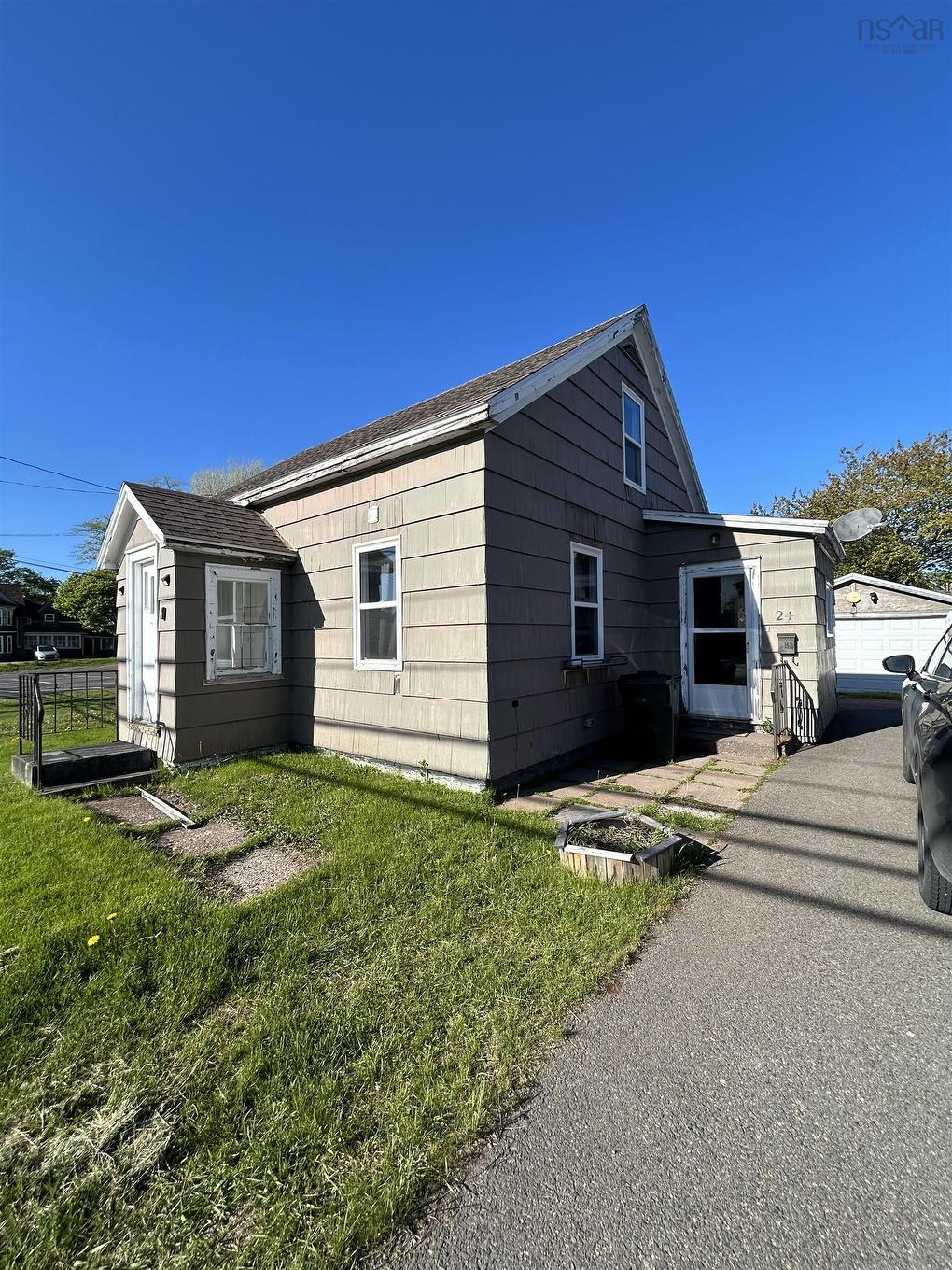 24 South Albion Street, Amherst, NS